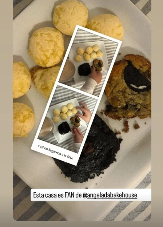 Historia de un cliente: una cookie de Oreo y una de chocolate sobre un plato, con el texto “Esta casa es fan”